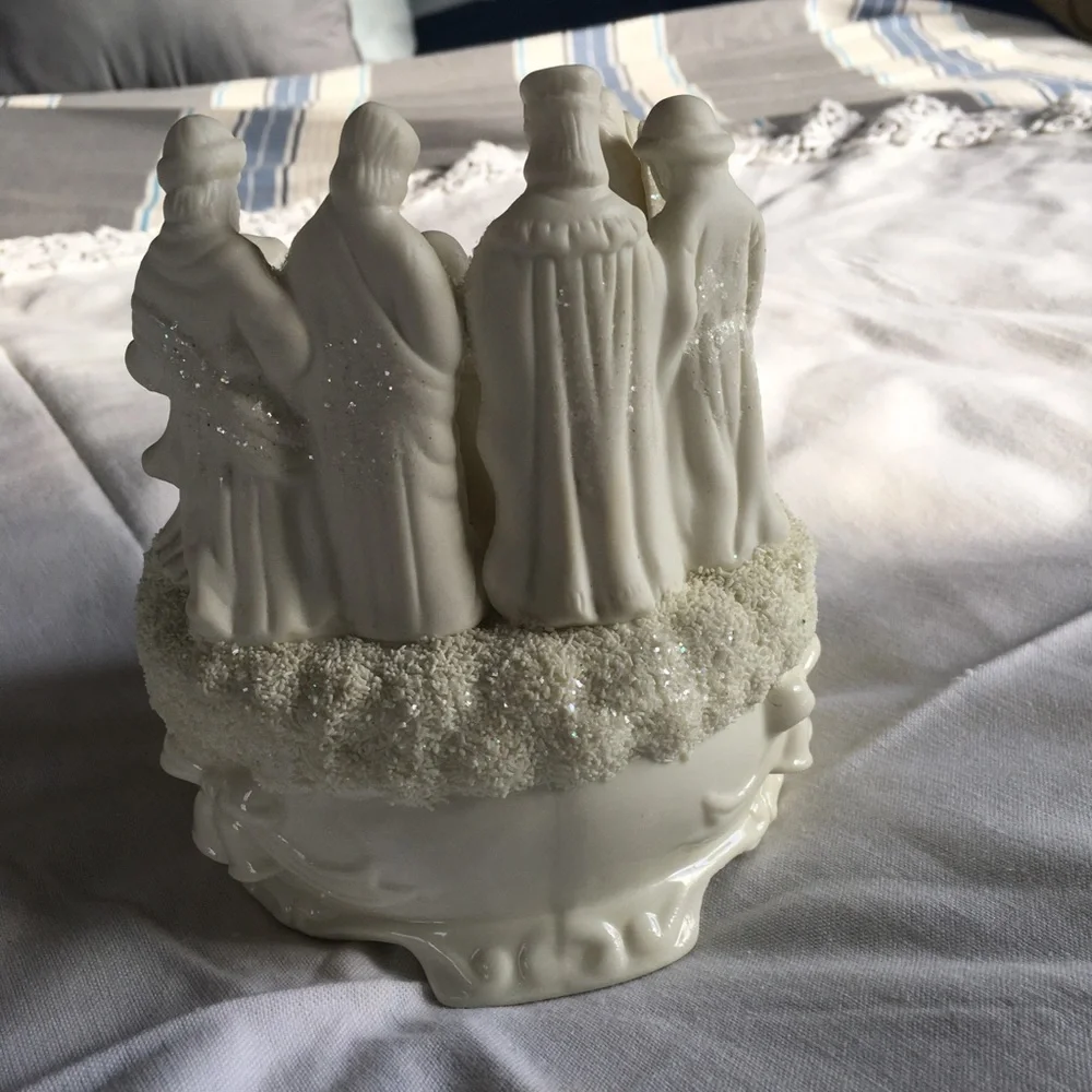Christmas Nativity Music Box - Picture 4 of 5